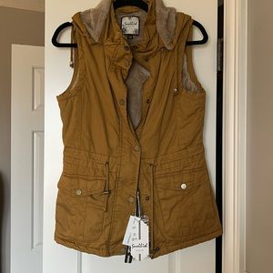 NWT Snobbish women’s vest with detachable hood
